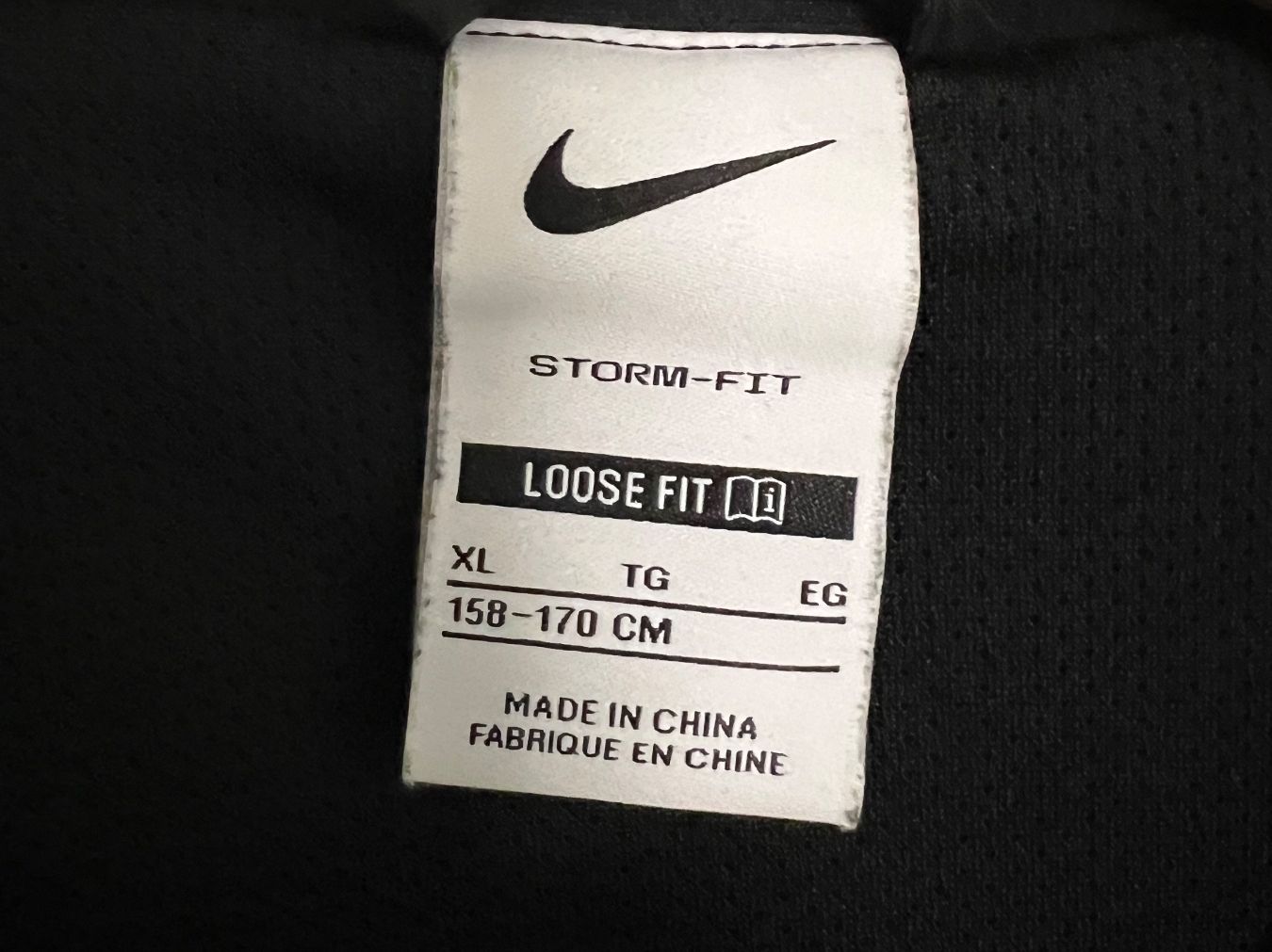 Nike Vestes & Manteaux: Nike Windjacke – D'occasion à Schwerzenbach par neonsternschnecke 2
