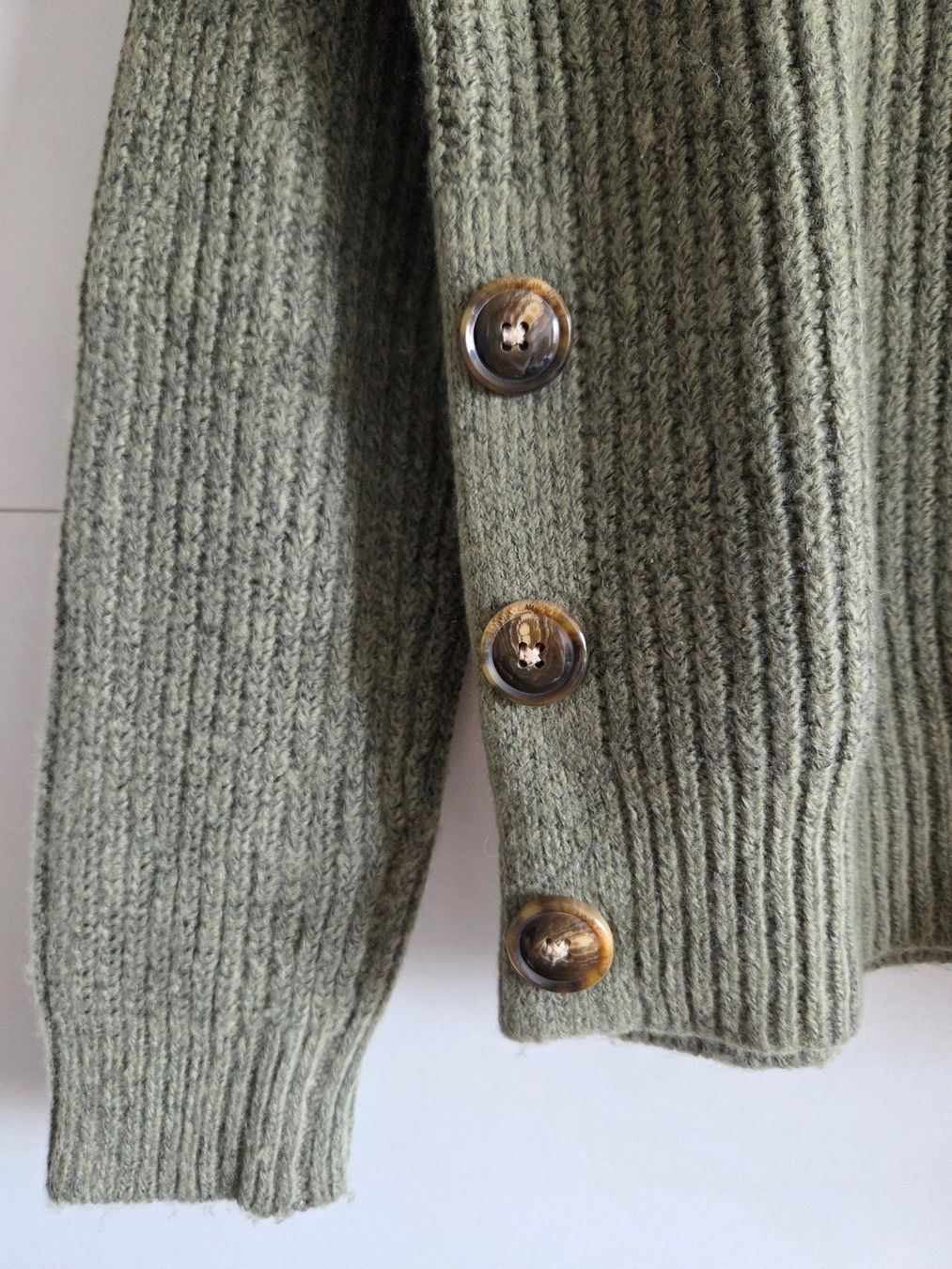 Primark Maglioni & Felpe: Pull en maille vert olive avec boutons - Taille 36 – Nuovo (secondo la descrizione) da Chavannes-Renens venduto da mau_8rwz 2