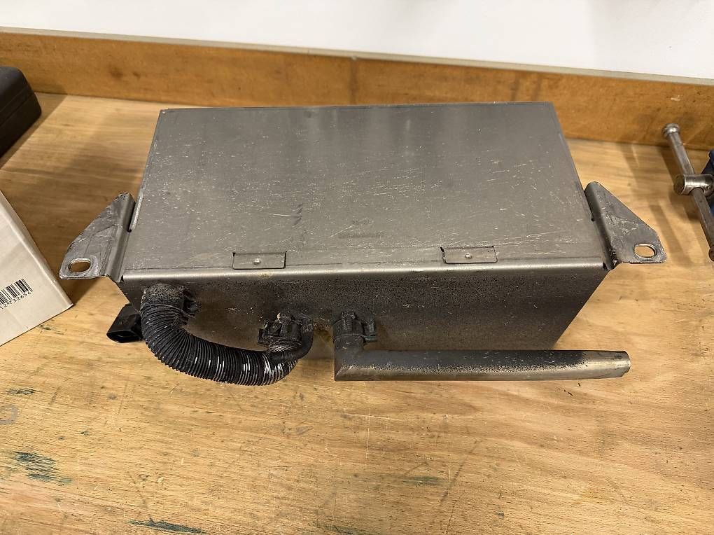 Tutti pezzi di ricambio auto: Eberspächer Airtronic M2 !!!NEU!!! – Usato da Abtwil SG venduto da CultVans 1