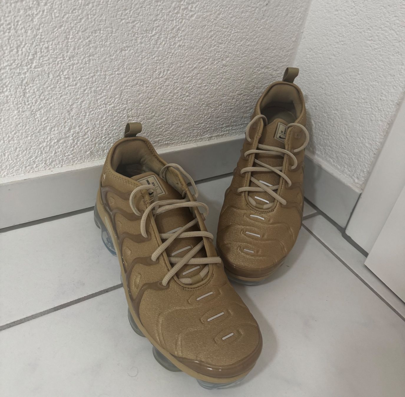 Nike Chaussures hommes: Neue Nike Air VaporMax Plus – Neuf avec emballage d'origine à Kollbrunn par Du-j05