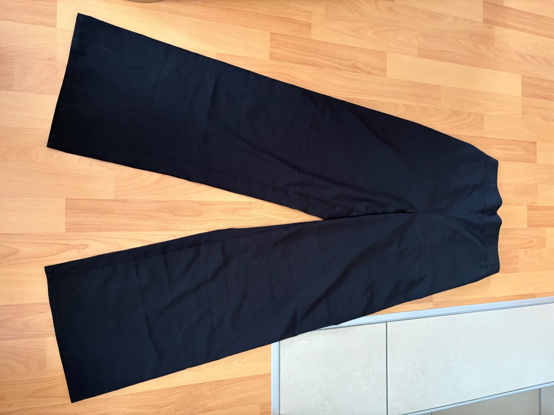 Pieces Pantaloni: lange schwarze Hose mit Gummibund – Nuovo (secondo la descrizione) da Stein AG venduto da eli_2jtj