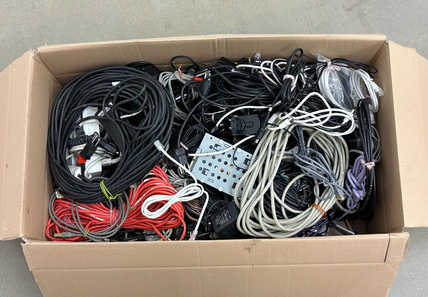 Kabel: Kabel, Mehrfachstecker, Telefon, Kamera, Adapter etc. – Gebraucht aus Zürich von alocinnovregnes 1