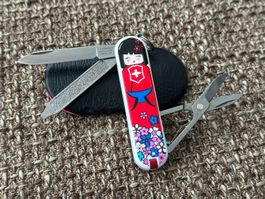 Kleines Sackmesser VICTORINOX LE2016 „Kokeshi" NEU RAR