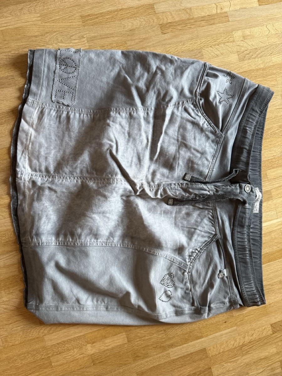 Gonne: Jeans Rock Sommer Damen Baumwolle Elastan 44 46 – Usato da Oberwil BL venduto da moneymaker1