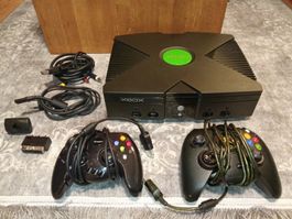 Microsoft Xbox Konsole mit Zubehör und sieben Spielen