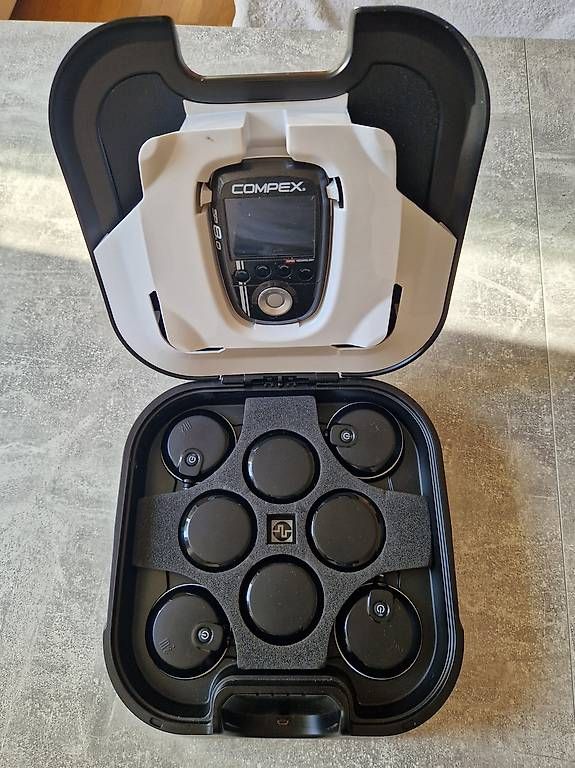 Appareils de massage: Compex SP 8.0 : 4 PAQUES NEUFS DE PATCH, SANGLES NEUVES – D'occasion à Cugy VD par Chollet02