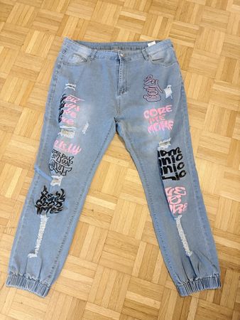 Coole Sommer Jeans mit Graffiti-Look, Gr. 3XL