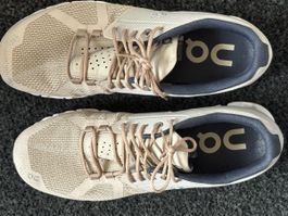 On Running Schuhe beige Farbe gebrauchter Zustand