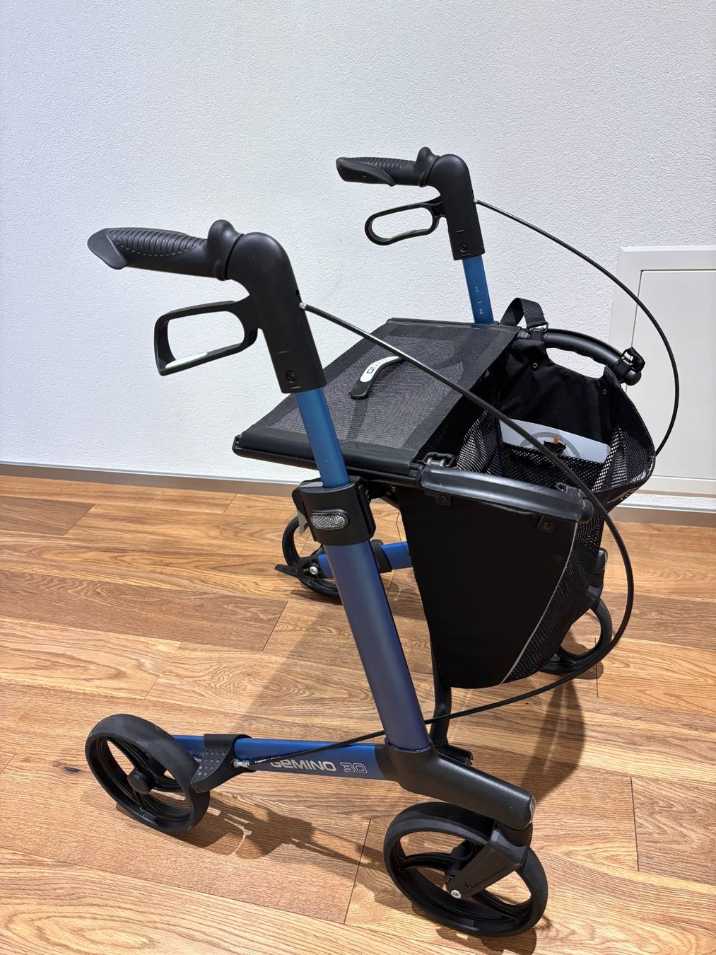 Ausili per la deambulazione: Rollator Gemino 30 (saphire-blau) – Usato da Nottwil venduto da Curt_Wedd