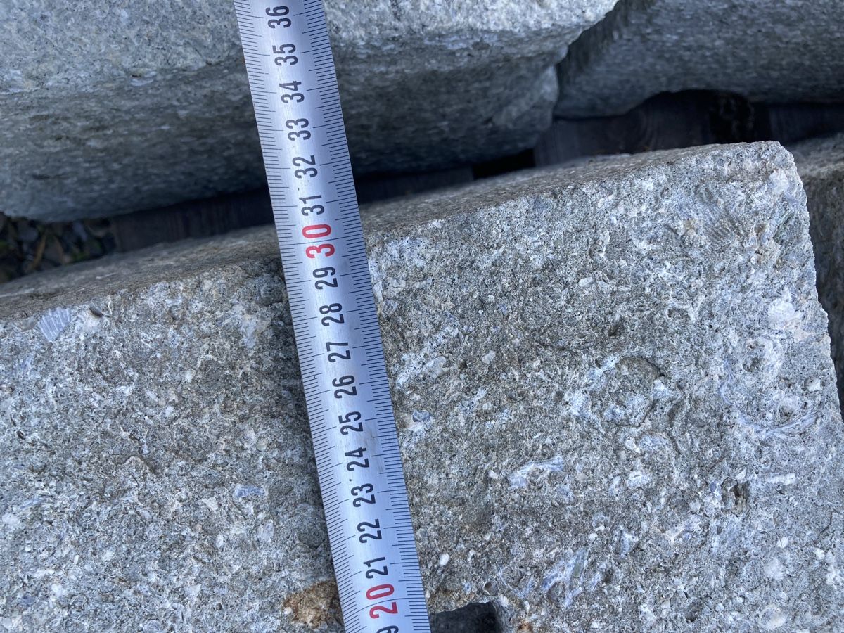 Pietre & tegole: Alte  Garten Sockel Granit  – Usato da Uerkheim venduto da Dealer-4813