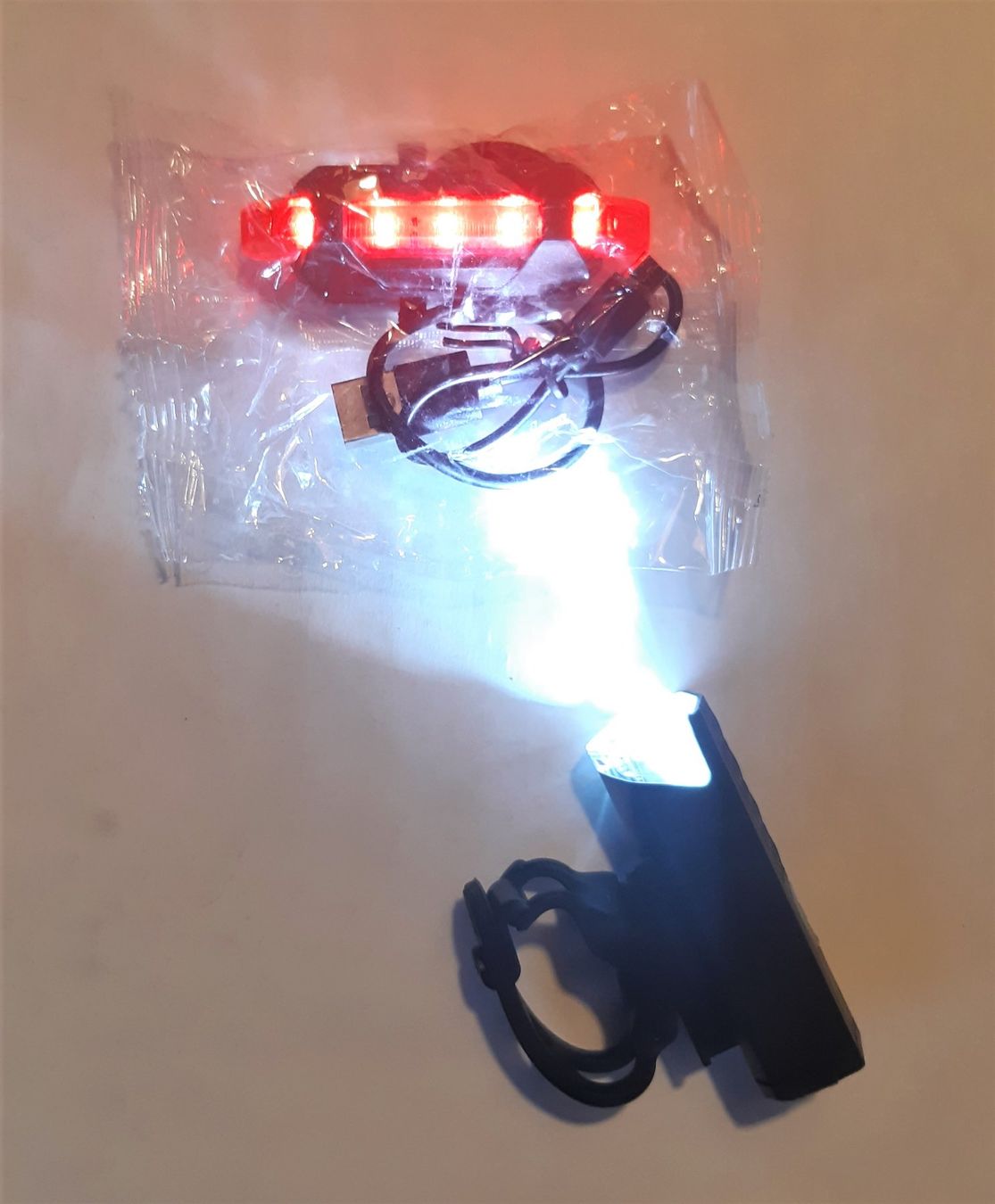 Sonstiges Radsport Zubehör: Fahrrad-Licht Set (Front- und Rücklicht) – Neu und originalverpackt aus Bad Ragaz von  3
