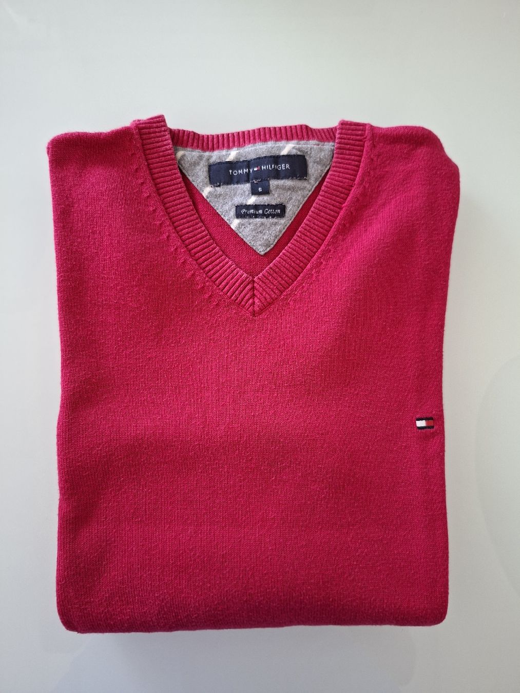 Tommy Hilfiger Pullover & Sweatshirts: Pull en coton premium Tommy Hilfiger, couleur rose fuchsia, – Gebraucht aus Renens VD von ser_j2fn