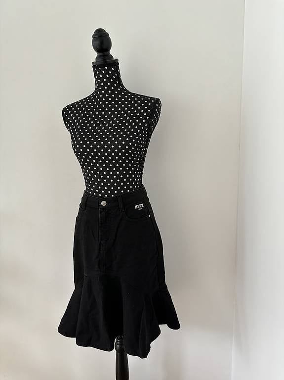 MSGM Gonne: NEU Schwarzer Jeansrock Gr. 36 MSGM NP399.- – Nuovo (secondo la descrizione) da Zürich venduto da enjoyxvintage