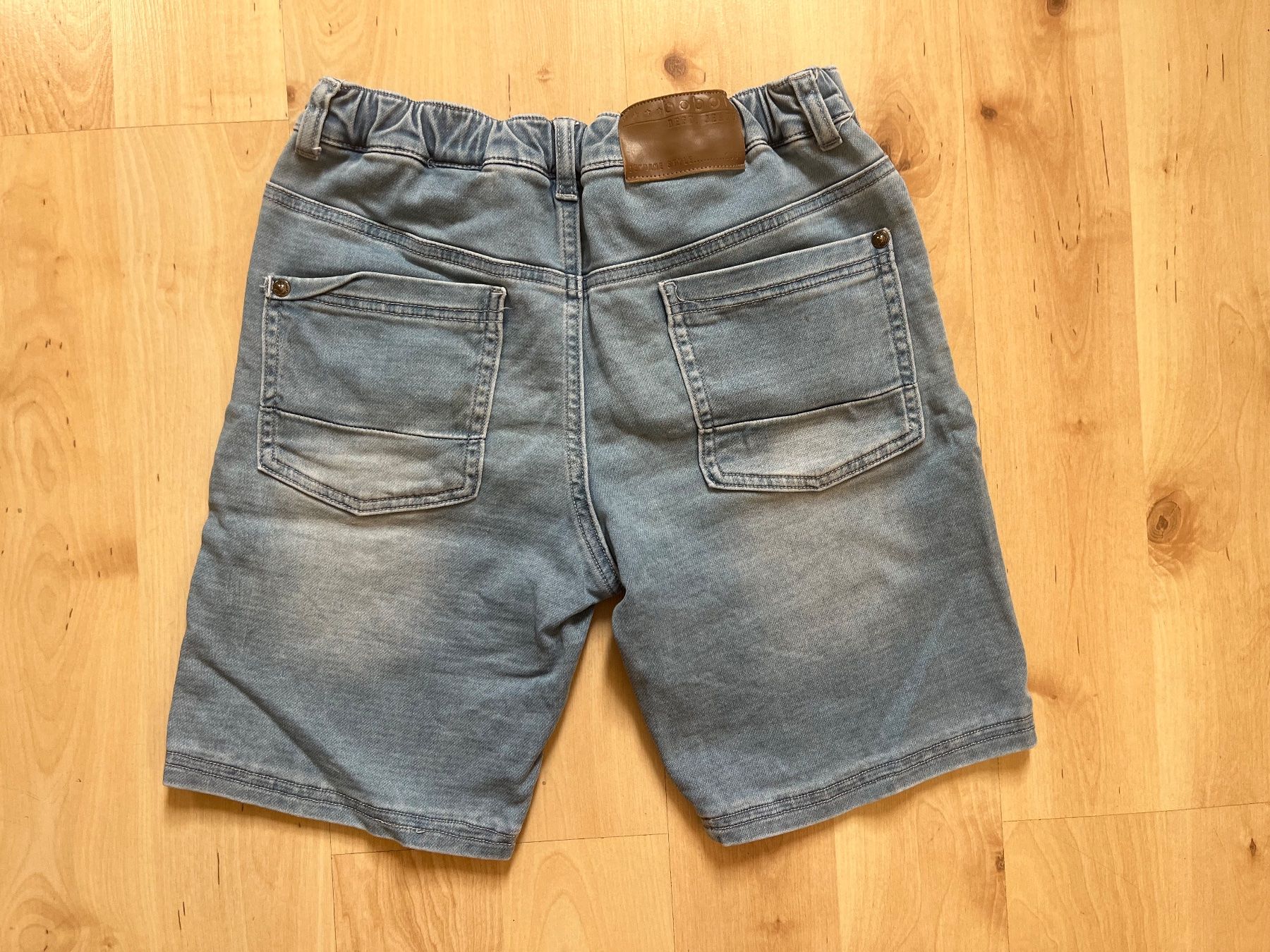 H&M Hosen: Shorts Jeans Gr 146/152 – Gebraucht aus Schwanden GL von Leemueller 1