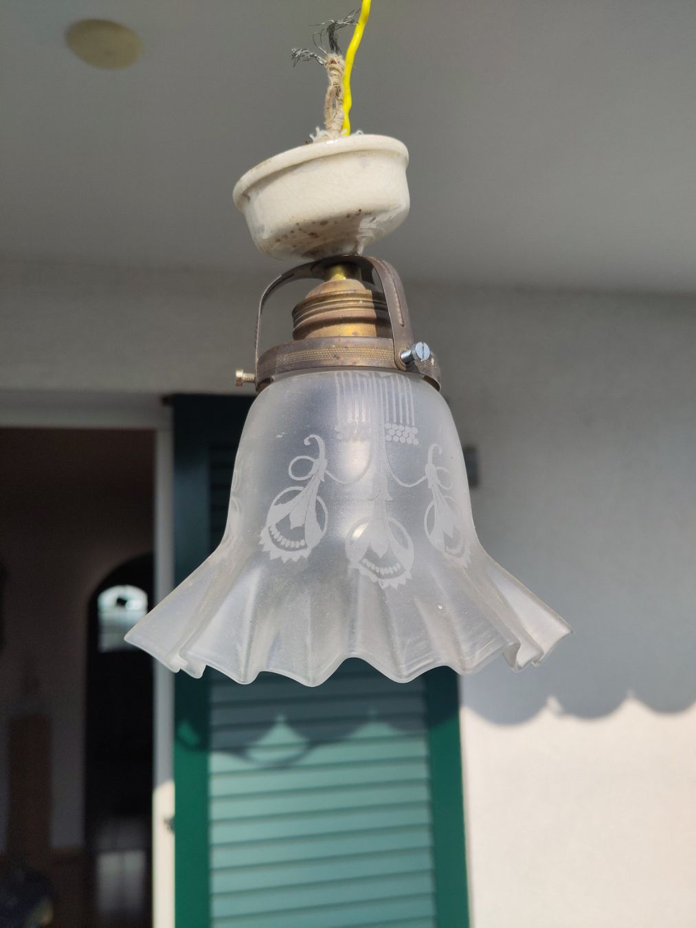 Lampade: Antike Lampe mit kunstvollem verziertem Glas – Usato da Oberbüren venduto da EBMA01