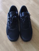 NIKE RUN DEFY Laufschuh Gr. 40, schwarz