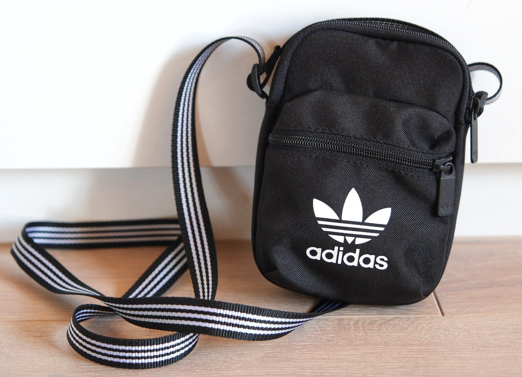 Borse: ADIDAS Umhängetasche Original schwarz – Usato da Wohlen AG venduto da Exitburn
