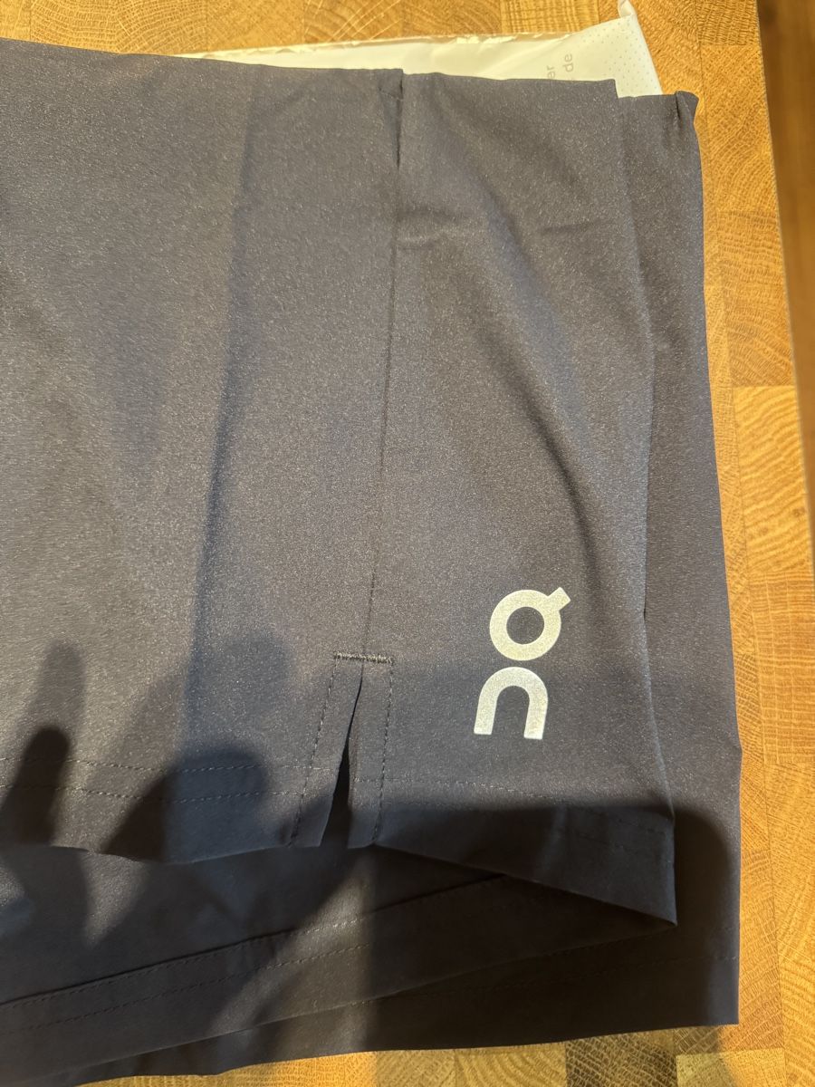 Pantaloni: On - 5" Core Shorts – Nuovo e nell'imballaggio originale da Richterswil venduto da Botondsz 3