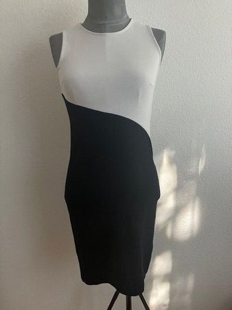 Robe bicolore élégante T S