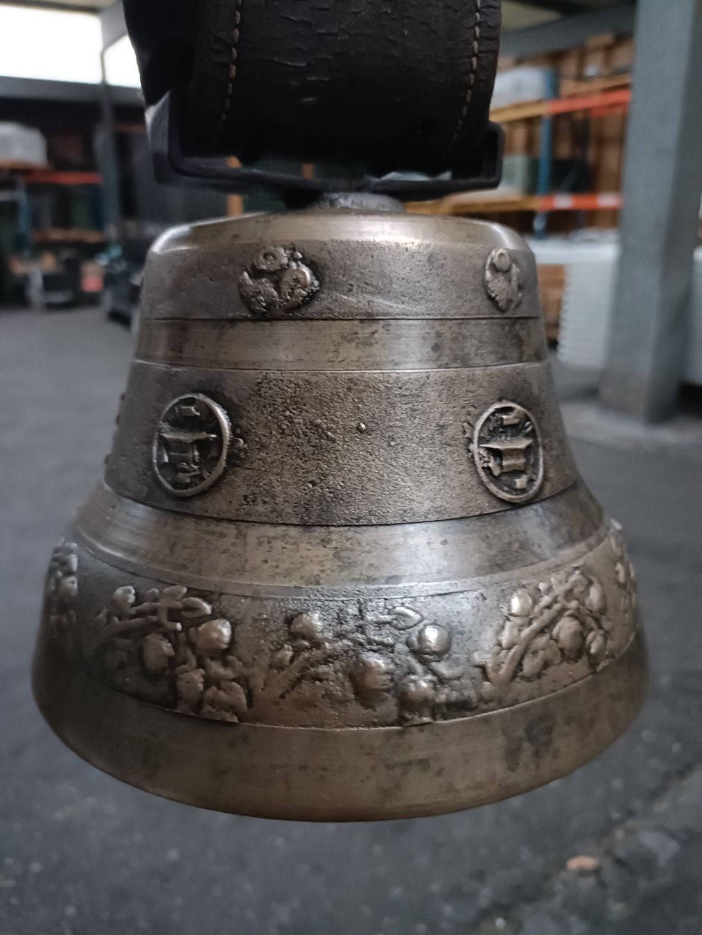 Glocken & Treicheln: Sehr seltene Antike Glocke. – Gebraucht aus Däniken SO von sgoldvreni 4