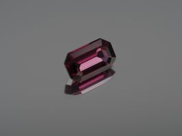 Natural Rhodolite Garnet 1.17ct Purple - Incl. Certificate