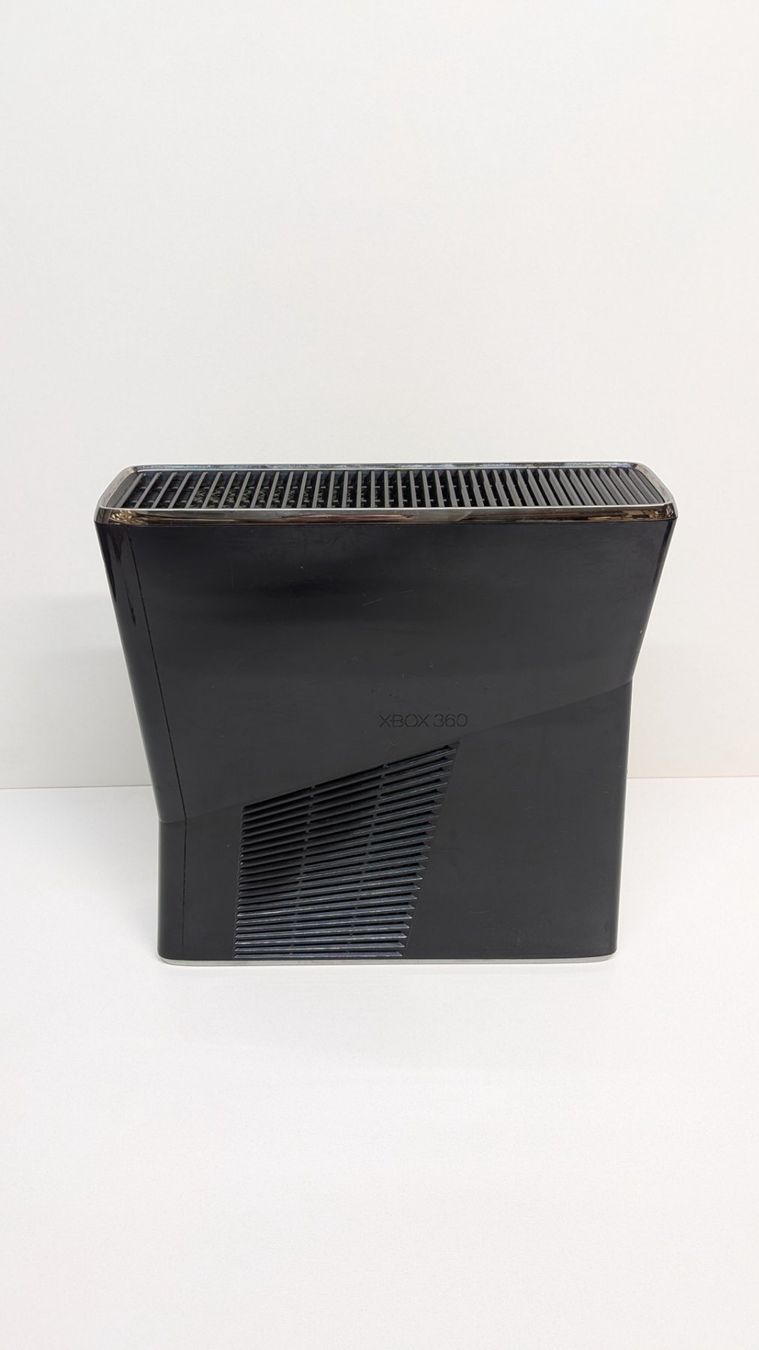 Microsoft Konsolen: Microsoft Xbox 360 S inkl. 2 Controller – Gebraucht aus Menziken von mame18 5