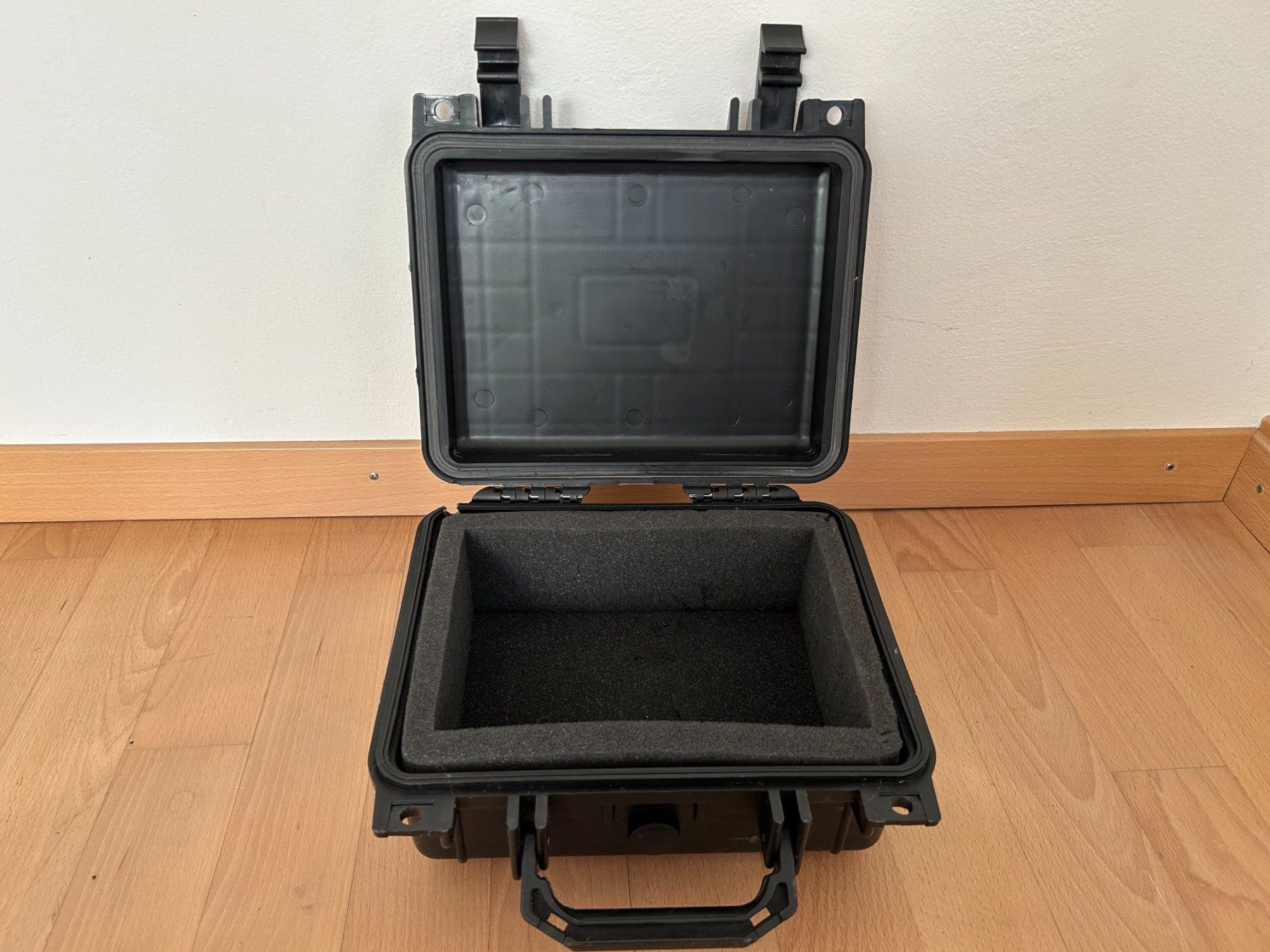 Valises de voyage: Robuster kleiner Kunststoff-Koffer – D'occasion à Stäfa par cka_5r5z 7