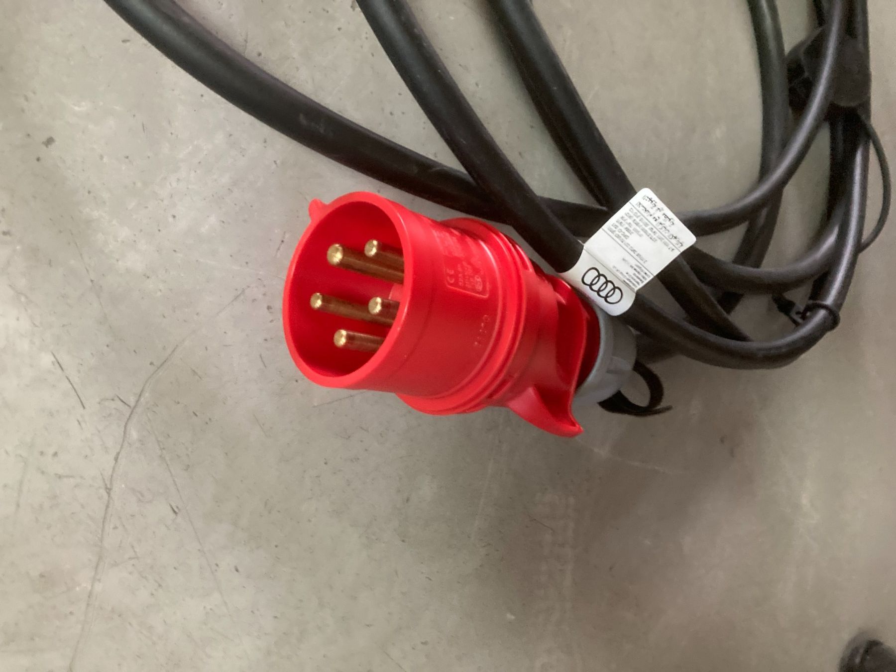 Mennekes Batterie-Ladegeräte: Audi e-tron Ladekabel mit CEE Stecker und Tasche Type 2 – Gebraucht aus Cham von WB2223 1