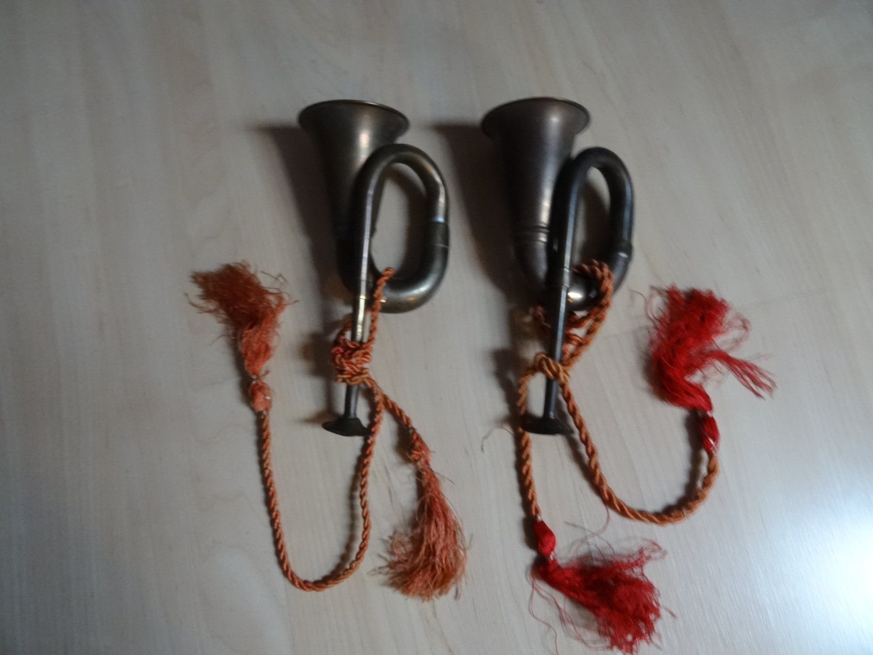 Strumenti musicali: 2 ältere, gebrauchte Hörner zum Sammeln oder als Deko – Usato da Lupfig venduto da Buerkli20 3