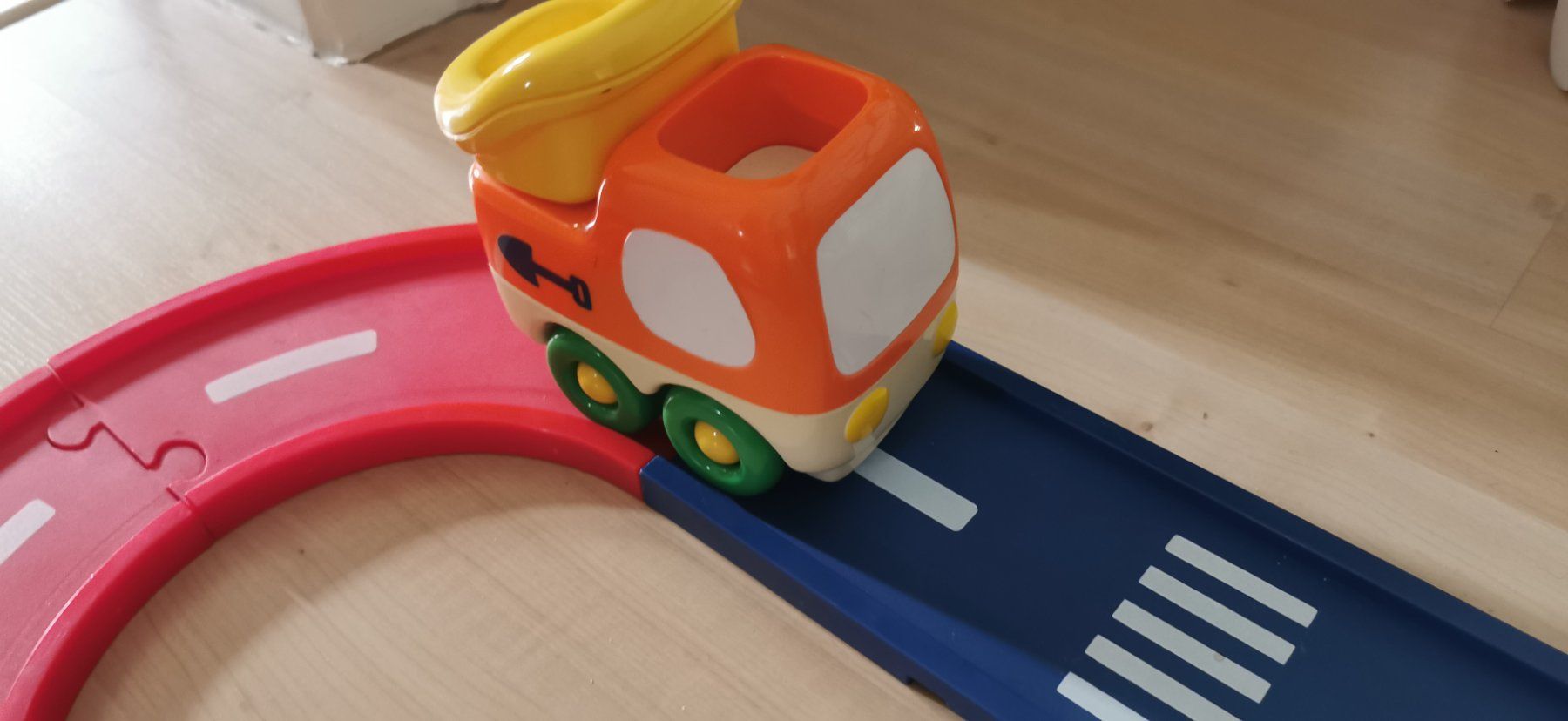 Rennbahnen: Circuit voiture enfant – Gebraucht aus Tavannes von shannonmeylan2003 2