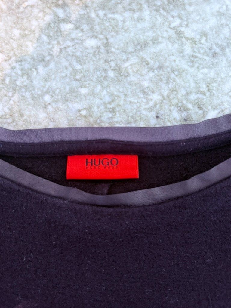 Hugo Boss Pulls & Sweat-shirts: Hugo Boss Pullover mit Lederärmeln, Grösse S. – D'occasion à Zürich par spo_6dbg 1