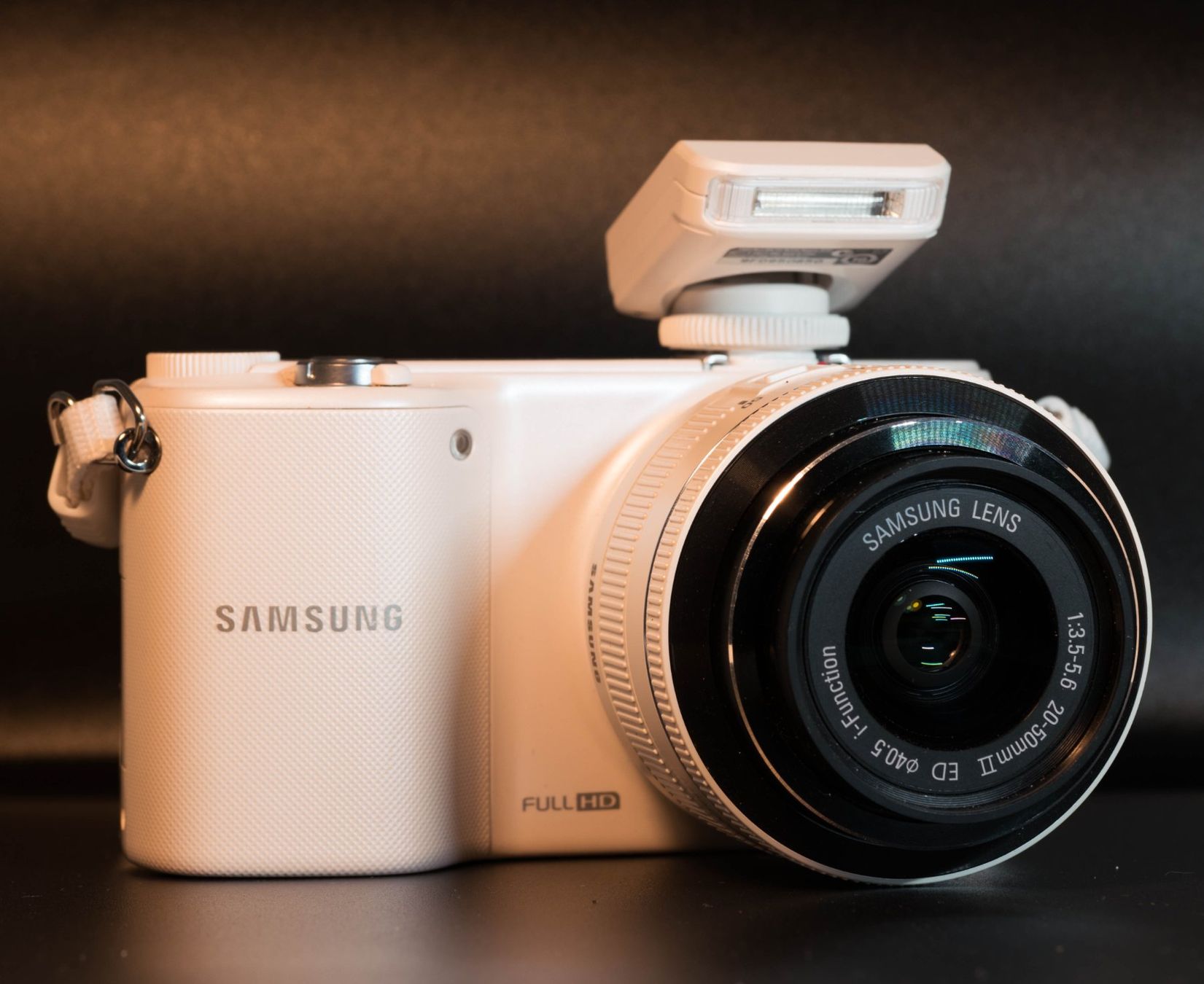Samsung Fotocamera: Samsung NX2000 Digital Camera + 20-50mm i-Function Zoom Lens – Usato da Thörishaus venduto da vintagger 2