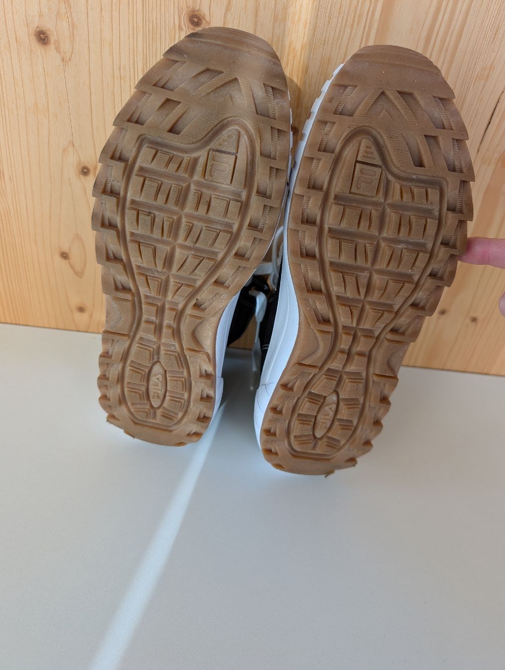 Fila Damenschuhe: Sneakers – Neu (gemäss Beschreibung) aus Embrach von bh80bHugi 3
