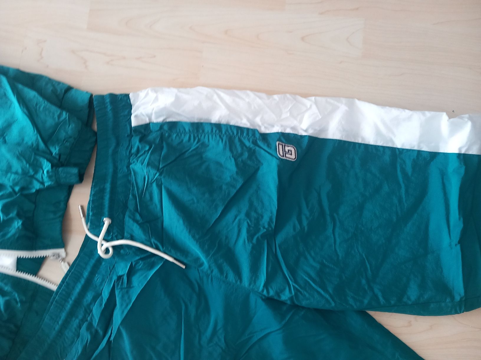 Guess Completi, tute sportive e funzionali: Dress – Nuovo (secondo la descrizione) da Buchs AG venduto da tac_zz5h 1
