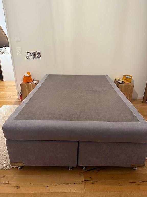 Betten: Boxspringbett Queen Size – Gebraucht aus Arth von tar_s2dz