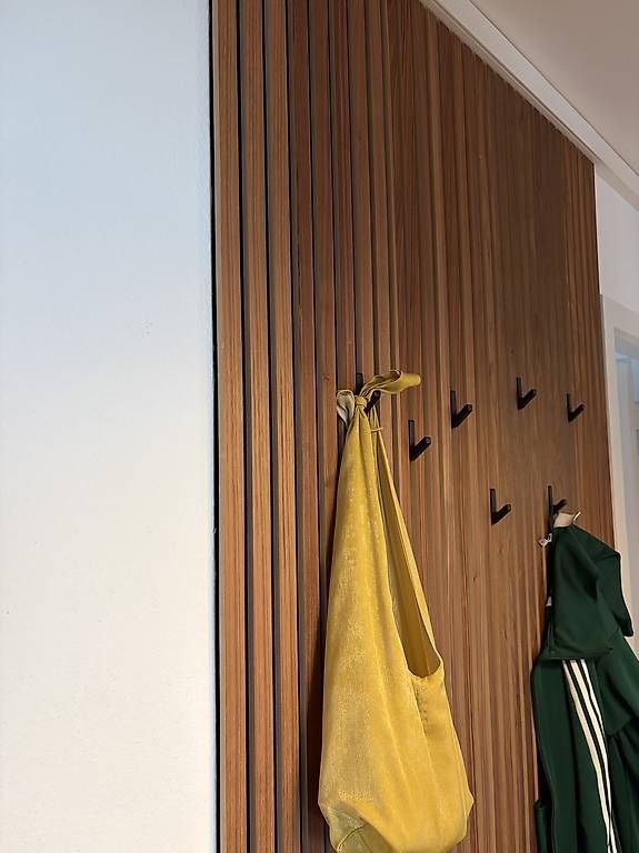 Guardaroba: Wandpaneele / Garderobe aus Holz – Usato da Zürich venduto da islabelllaleh 2