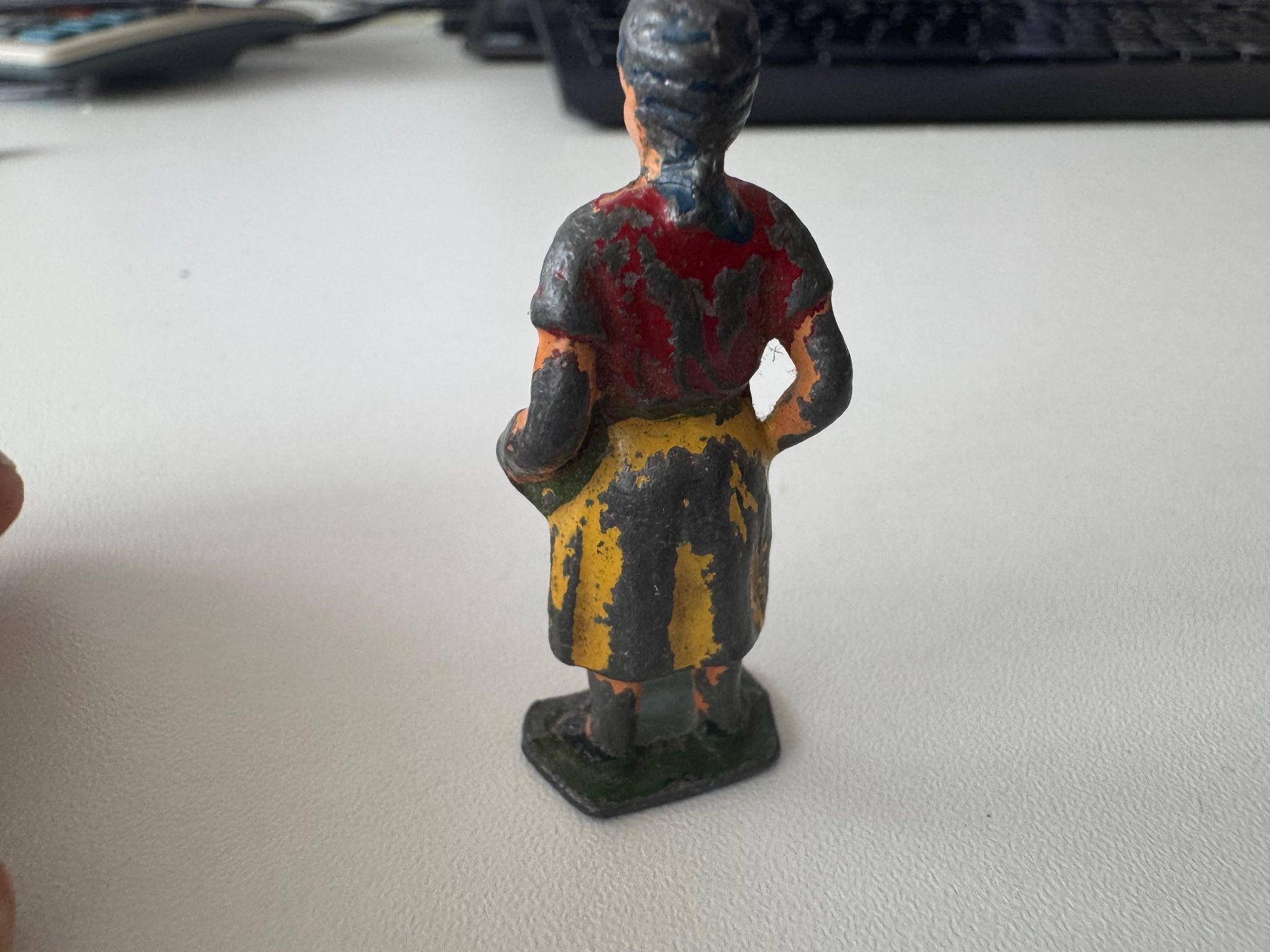 Bing Spielzeuge: Uralte Metall-Guss Figur "Bäuerin", Höhe ca. 5 cm – Gebraucht aus Winterthur von Arma3 2