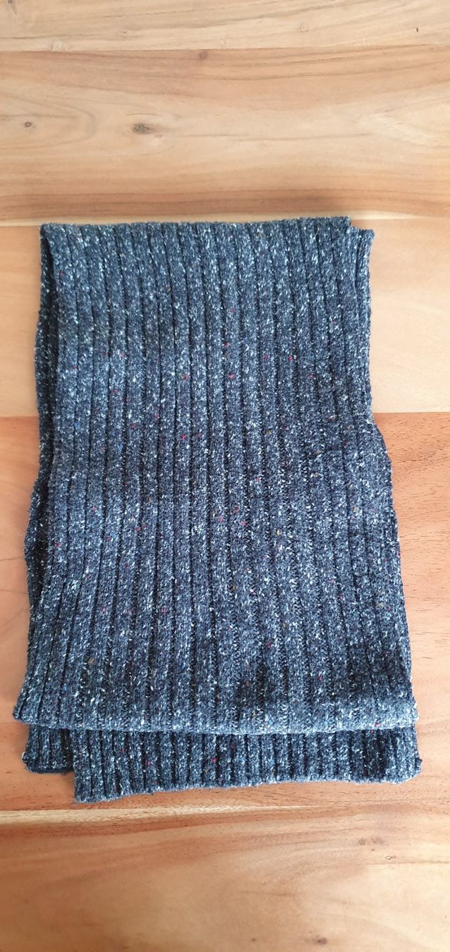 Gant Foulard & Sciarpe: Pull&Bear Schal original wolle im Grau – Usato da Zürich venduto da Leica.C89 2