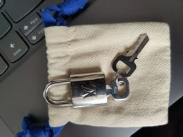 LOUIS VUITTON VORHÄNGESCHLOSS