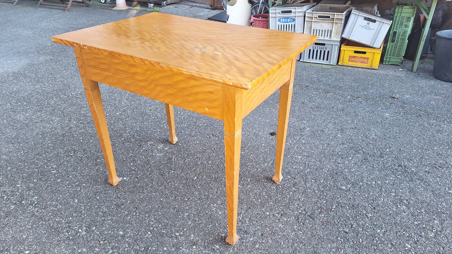 Tavoli: Antiker Beistelltisch mit Schublade,  Holz – Usato da Weinfelden venduto da JoeBaer 2