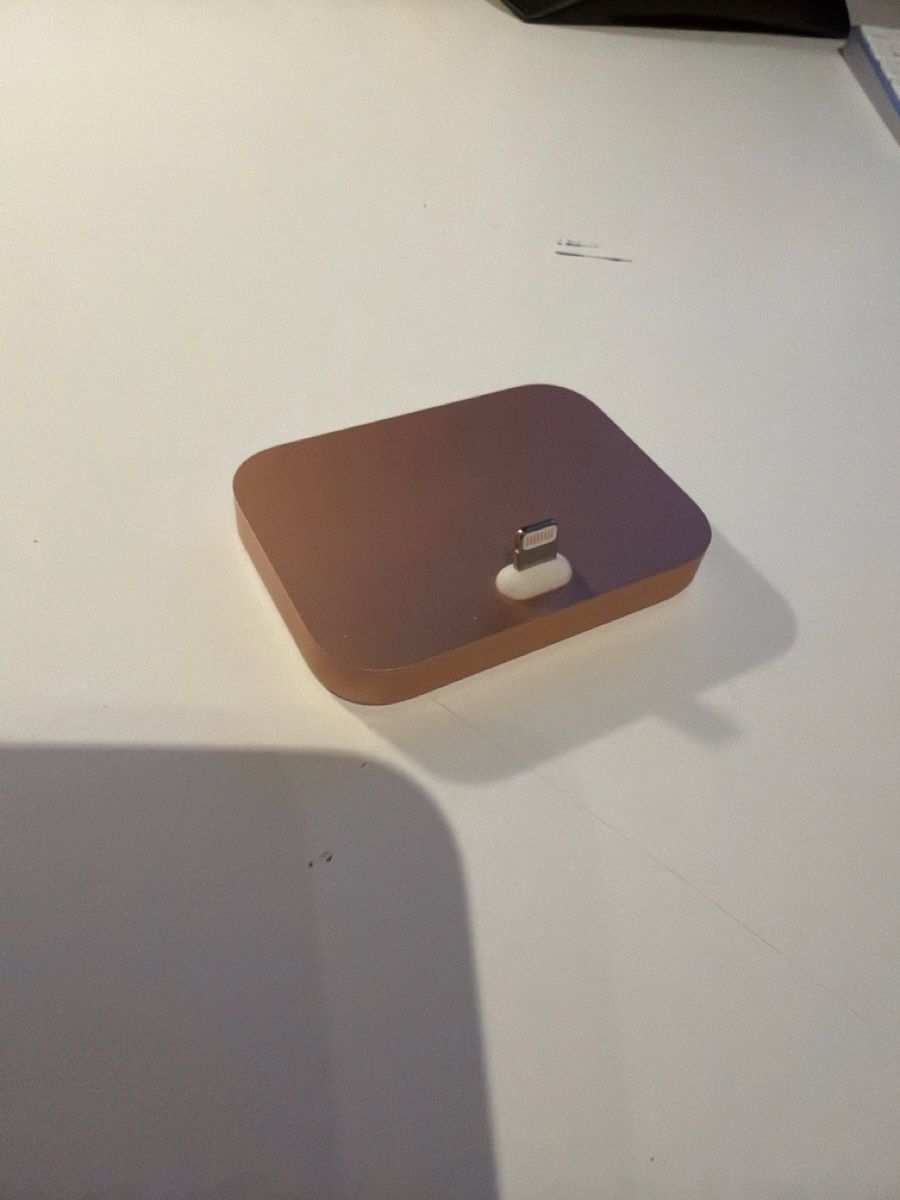 Apple Laufwerke & Adapter: Apple Lightning Stand  – Gebraucht aus Schaffhausen von Leon7213