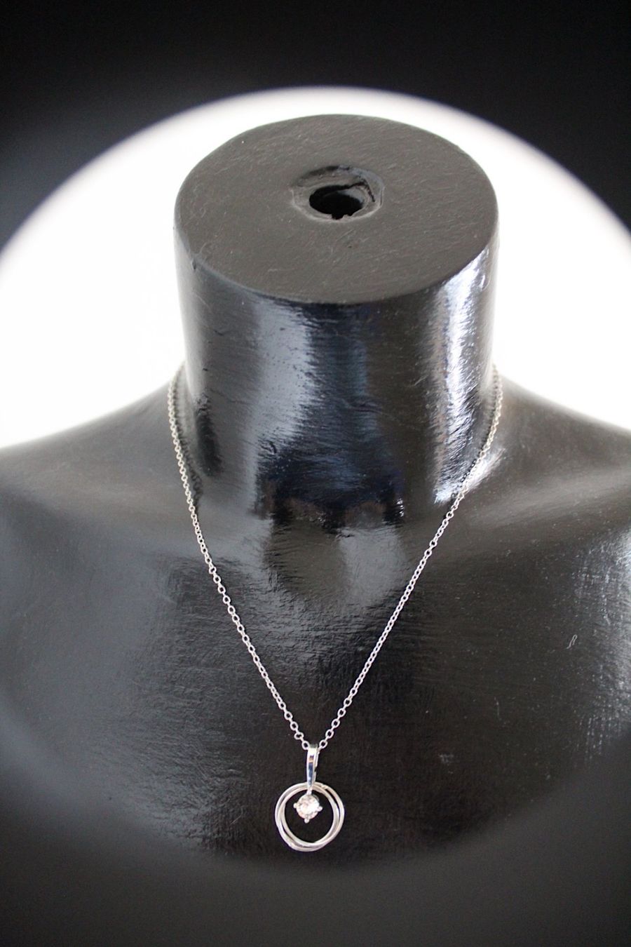 Catenine: Modeschmuck Kette mit einem Strassstein – Usato da Locarno venduto da madame-tus-sauds 1