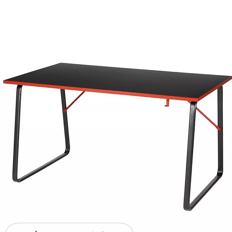Schreibtische: Gamingtisch  – Gebraucht aus Ennenda von Mesmo