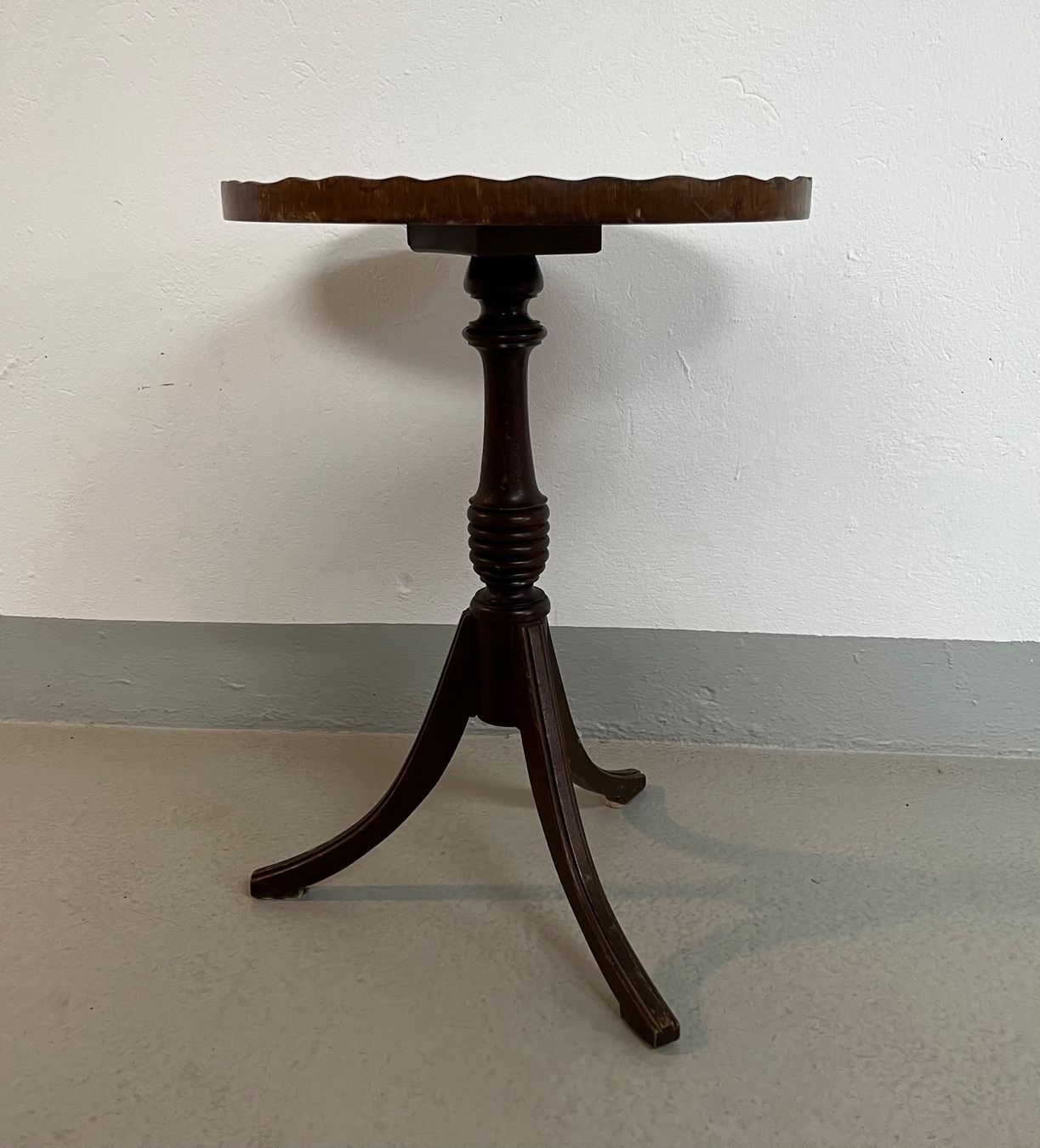 Tables: Antiker Beistelltisch – D'occasion à Küsnacht ZH par Golo7