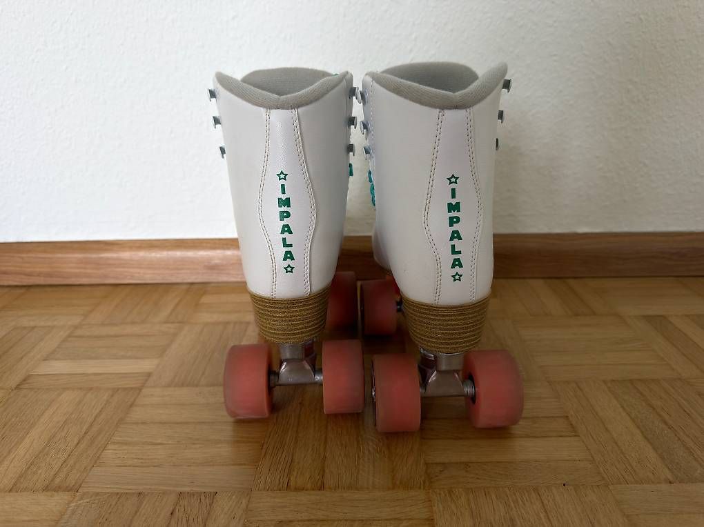 Patins à roul. & inline: Impala Rollerskates, Grösse 37, Weiss/Rosa  – D'occasion à Basel par Sir.Leica 3