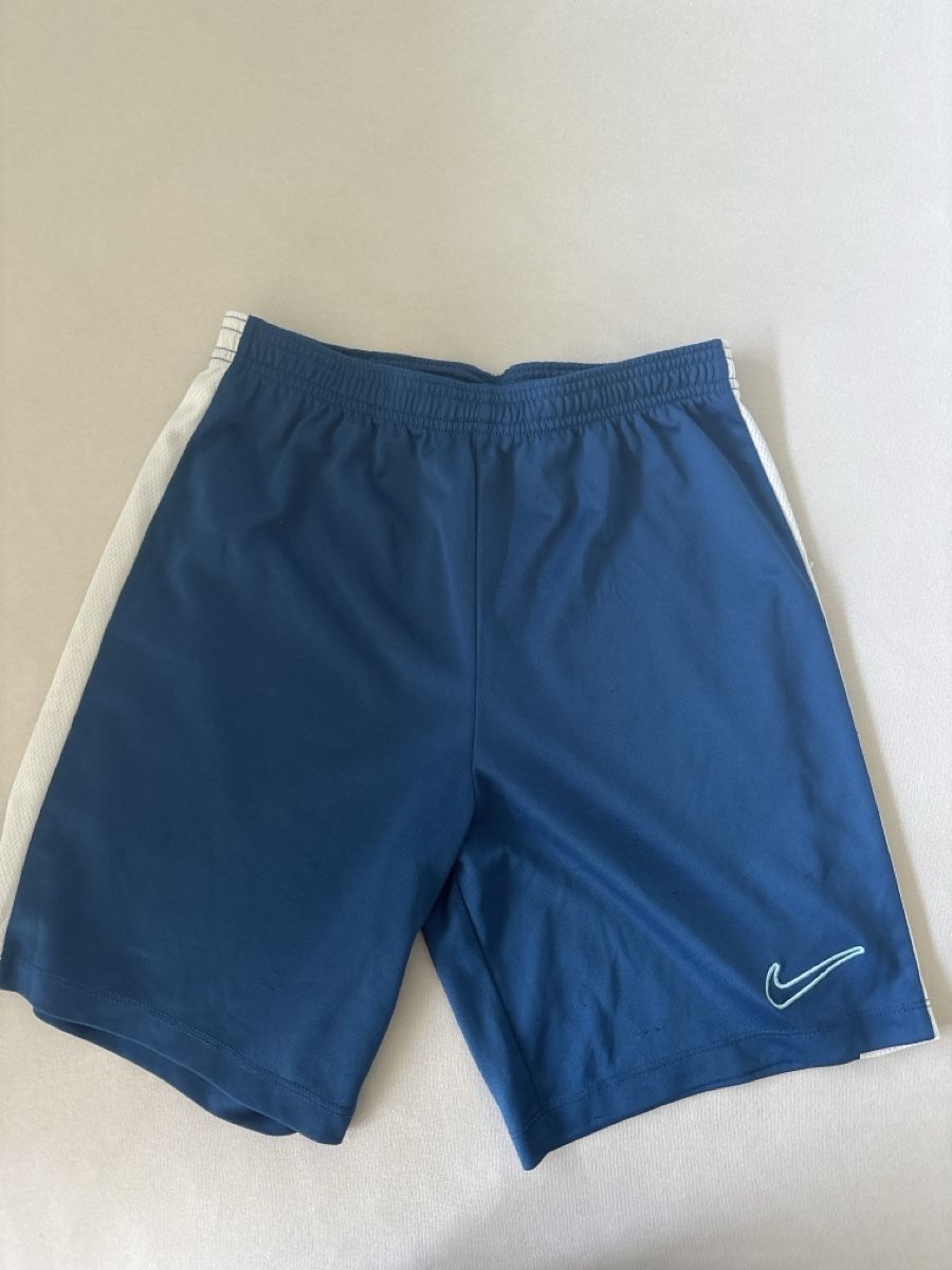 Nike Pantalons: Nike Performance kurze Sporthose – Neuf (Voir description) à Sursee par bea_x9q5