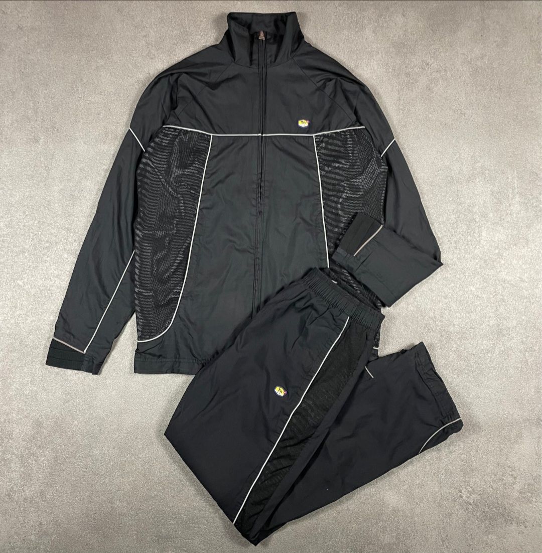 Nike Jacken: Nike TN Tuned Jacke – Neu (gemäss Beschreibung) aus Zürich von con_tjl2