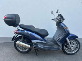 Roller Piaggio Beverly 125 blau mit Topcase