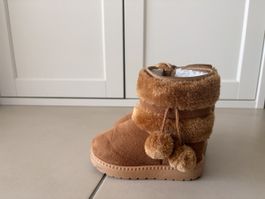 Stiefel braun Grösse 25 mit Bommeln guter Zustand