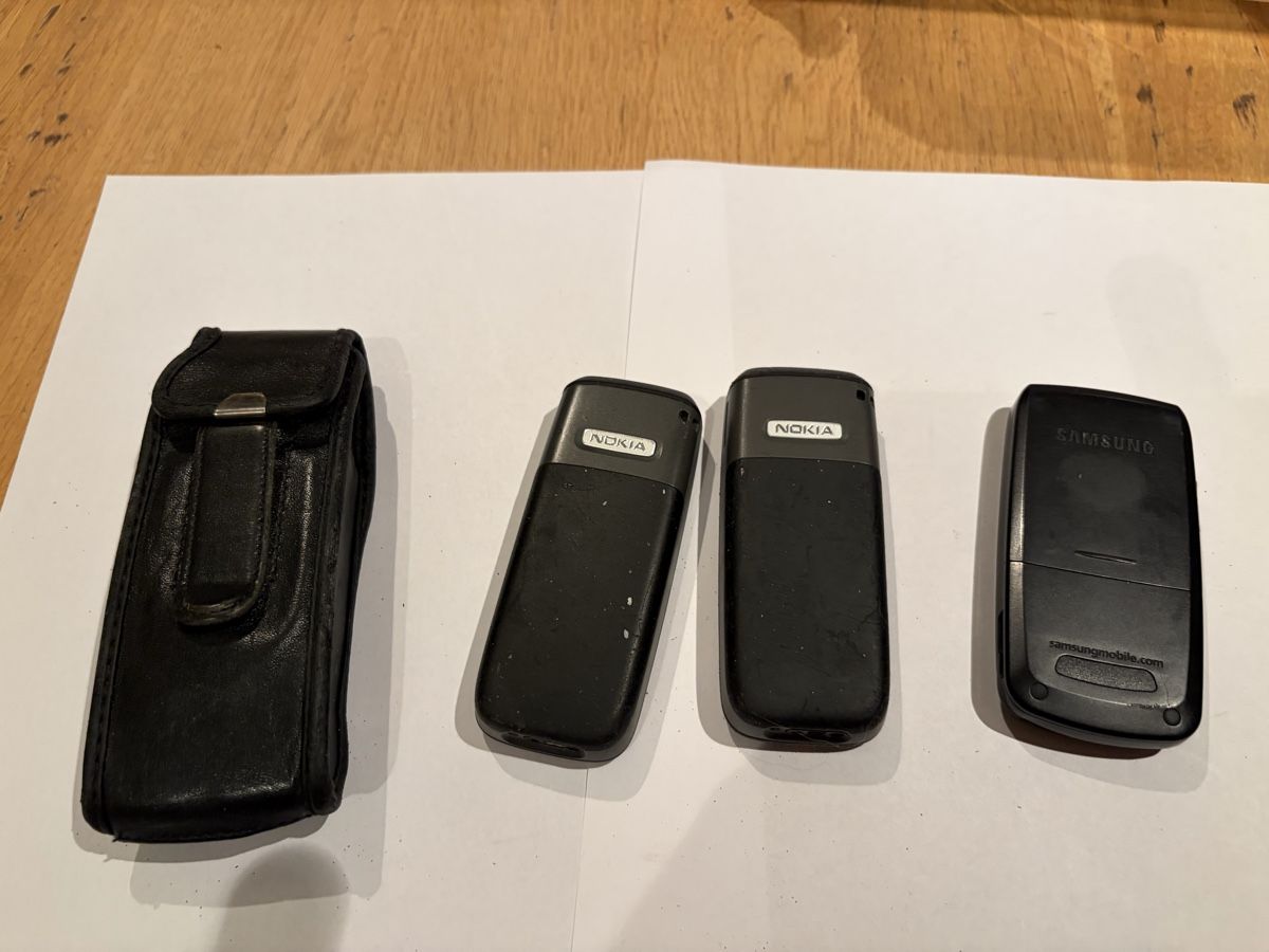 Telefoni cellulari / Smartphones: Natel 3 pièces  – Usato da Echallens venduto da JAR69 1